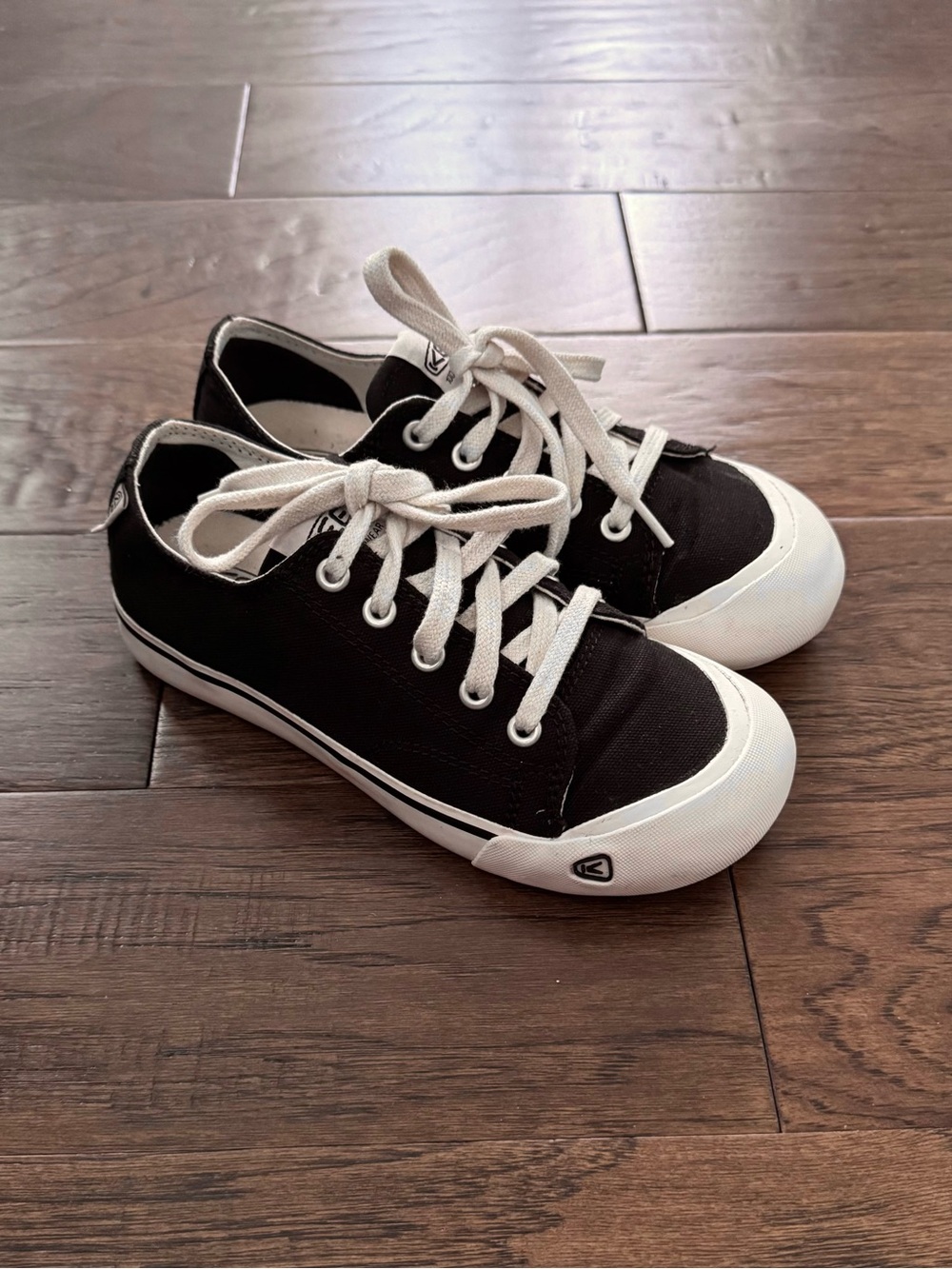 EUC Keen Coronado Women’s Sneaker Black Size 7